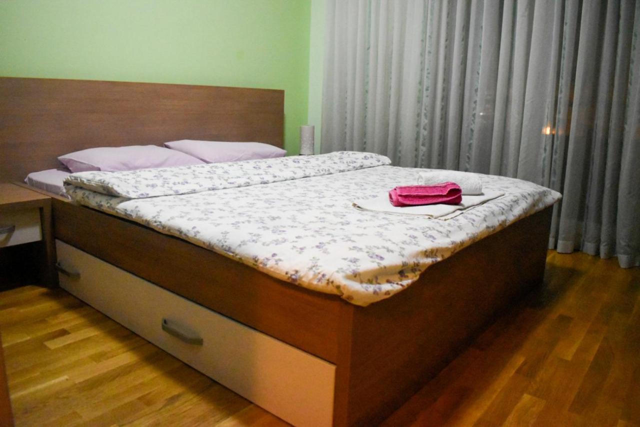 Apartman Sara 2 Podgorica Exterior foto